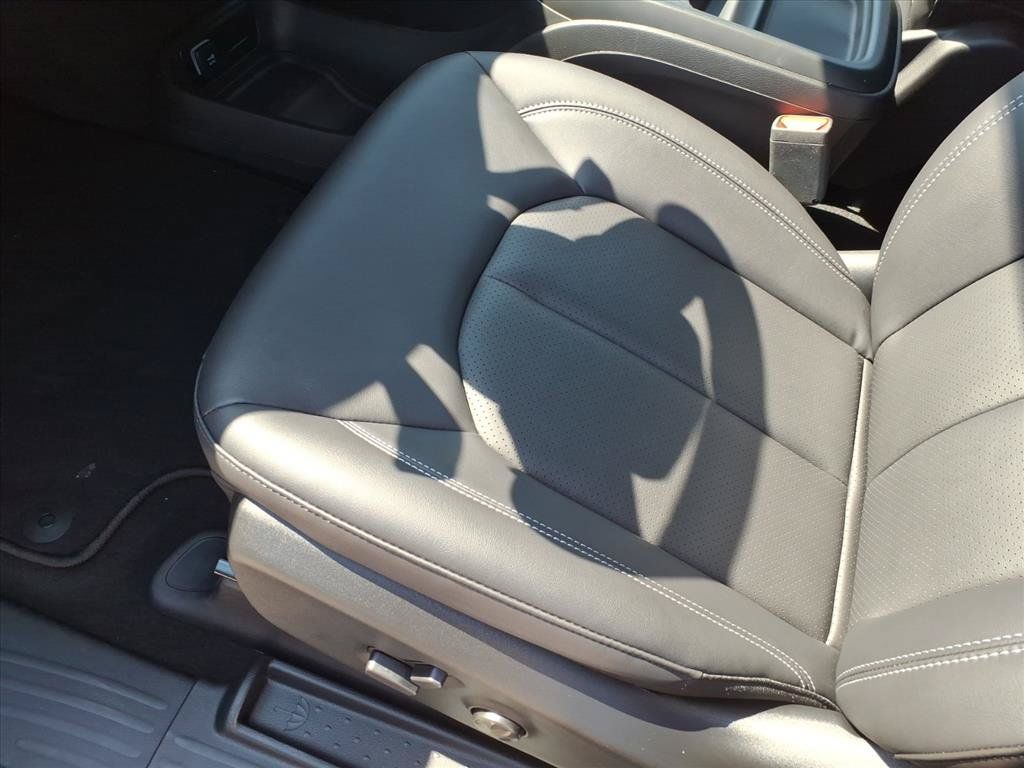 New 2027 Chrysler Pacifica Select FWD image 20
