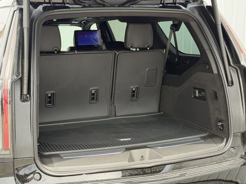 New 2026 Cadillac Escalade ESV Platinum Sport w/ LPO, ONYX Package AWD/4WD image 5