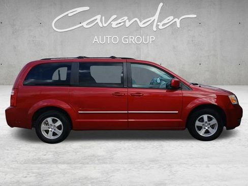 Used 2008 Dodge Grand Caravan SXT w/ Entertainment Group 2 FWD image 17