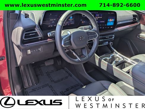 Used 2024 Chevrolet Traverse Z71 AWD/4WD image 17