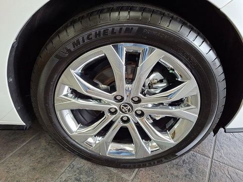 Used 2024 Toyota Sienna Platinum image 7