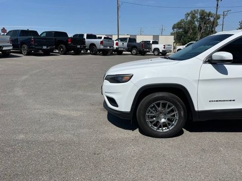 Used 2019 Jeep Cherokee Latitude Plus AWD/4WD image 5
