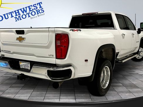 Used 2024 Chevrolet Silverado 3500 LTZ w/ LTZ Plus Package image 6