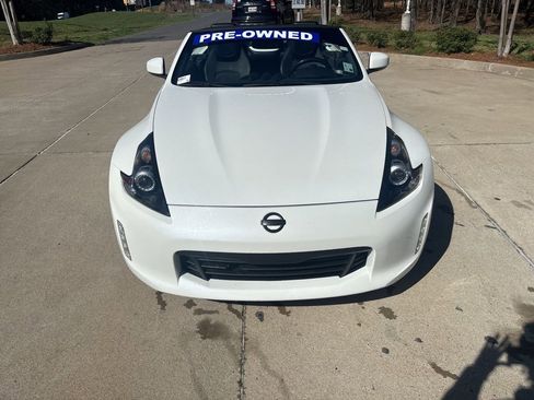 Used 2019 Nissan 370Z Touring image 18