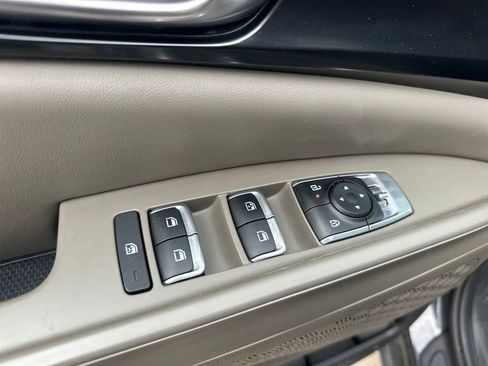 Used 2025 Kia Carnival image 43