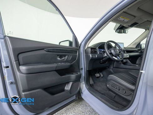 Used 2025 Honda Pilot Elite image 9