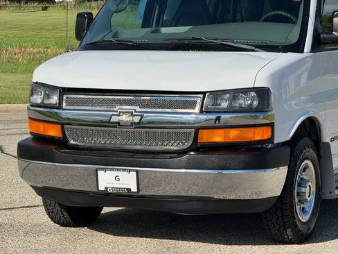 Used 2005 Chevrolet Express 3500 Passenger w/ LS Preferred Equipment Group RWD image 10