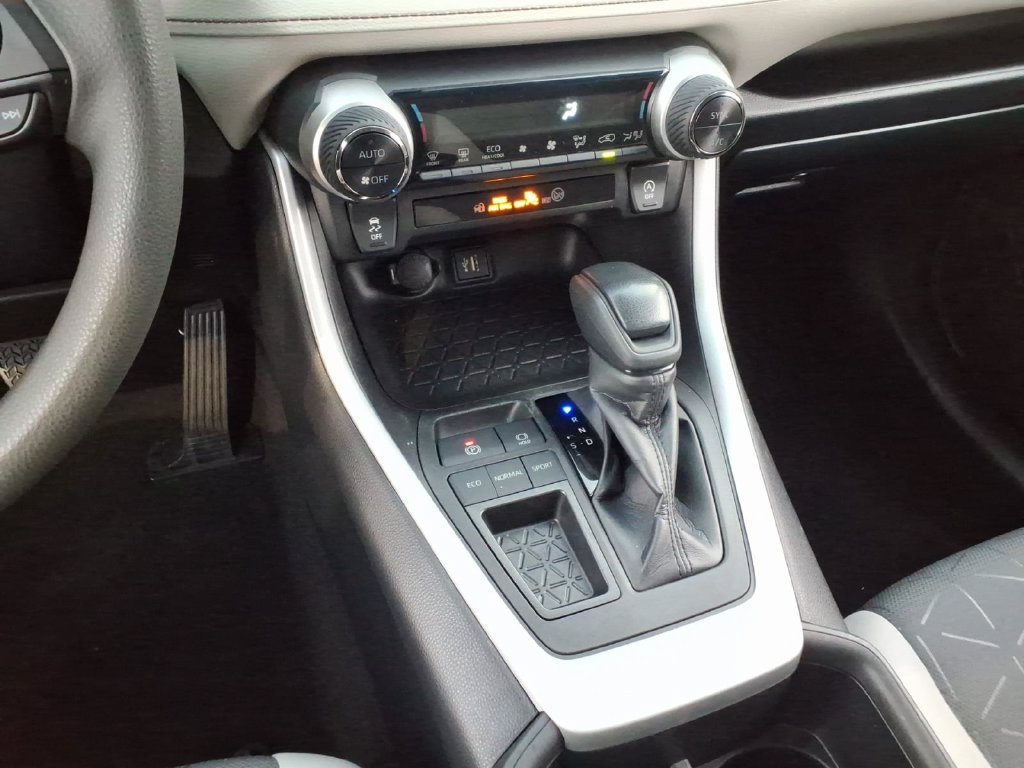 Used 2023 Toyota RAV4 XLE w/ Convenience Package FWD image 29