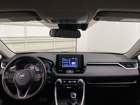 Used 2021 Toyota RAV4 XLE Premium image 14
