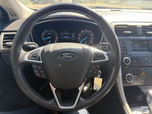 Used 2015 Ford Fusion SE w/ Equipment Group 202A FWD image 11