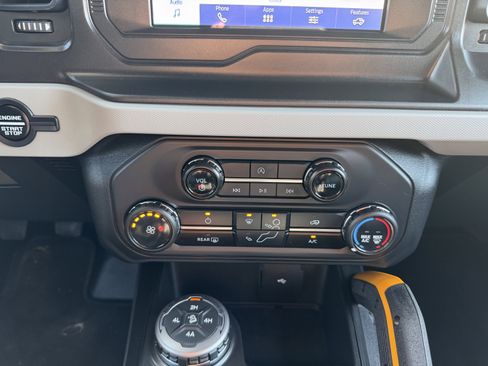 Used 2023 Ford Bronco Badlands image 19