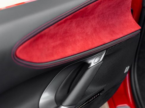 Used 2024 Ferrari SF90 Spider image 25