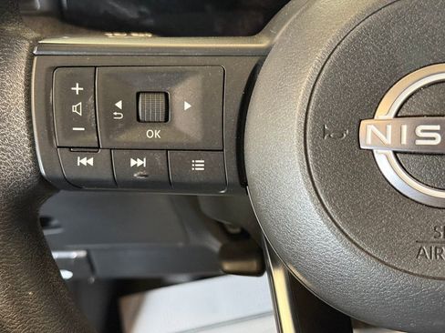 Used 2025 Nissan Kicks SV FWD image 11