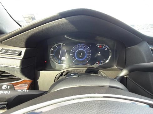 Used 2019 Cadillac Escalade ESV Premium Luxury AWD/4WD image 96