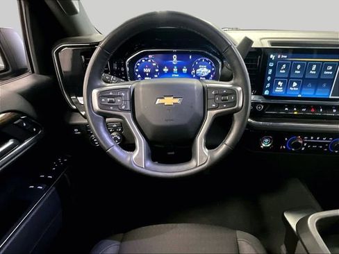 Used 2024 Chevrolet Silverado 1500 LT AWD/4WD image 5