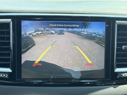 Used 2023 Chrysler Pacifica Touring-L image 23