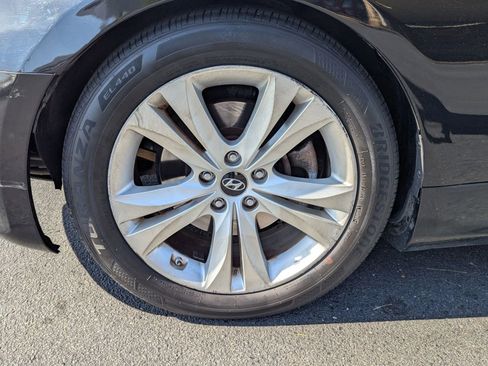 Used 2012 Hyundai Genesis 2.0T RWD image 23