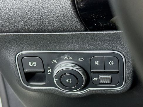 Used 2025 Mercedes-Benz GLA 250 4MATIC image 17