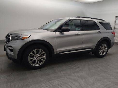 Used 2020 Ford Explorer XLT w/ Equipment Group 202A RWD image 2