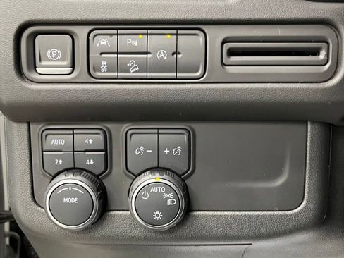 Used 2023 Chevrolet Suburban Premier AWD/4WD image 32