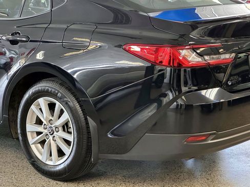 Used 2025 Toyota Camry XLE AWD/4WD image 10