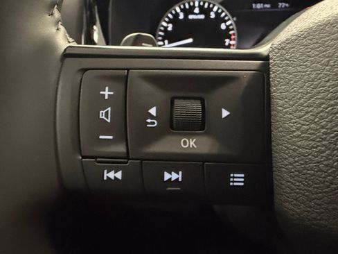 Used 2026 Nissan Pathfinder SV image 18