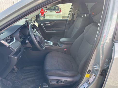 Used 2020 Toyota RAV4 XLE image 8
