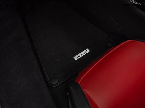 Used 2024 McLaren Artura image 26