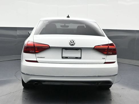Used 2017 Volkswagen Passat 1.8T R-Line w/ R-Line Lighting Package FWD image 4