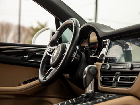 Certified 2021 Porsche Macan image 46