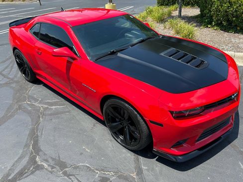 Used 2015 Chevrolet Camaro SS w/ Black Rally Stripe Package RWD image 18
