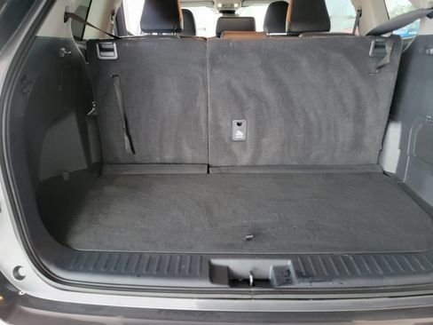 Used 2023 Toyota Highlander XLE FWD image 16