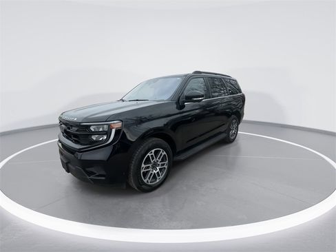 Used 2025 Ford Expedition Active image 4