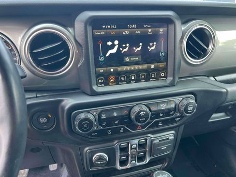 Used 2022 Jeep Wrangler Unlimited Sahara w/ Cold Weather Group AWD/4WD image 17