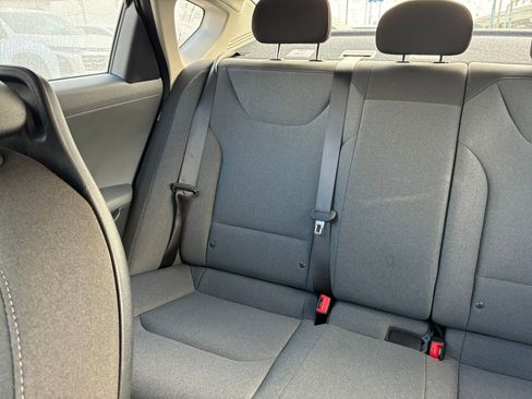 Used 2025 Kia K4 LXS image 32