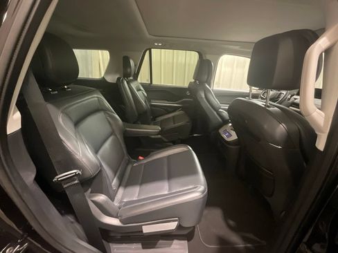 Used 2025 Lincoln Navigator Reserve AWD/4WD image 16
