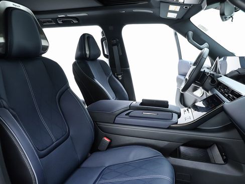 New 2026 INFINITI QX80 4WD w/ Sport Exterior Package image 37