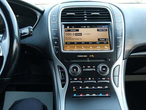 Used 2019 Lincoln Nautilus Reserve FWD image 19