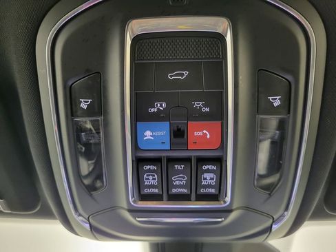 Used 2024 Jeep Grand Cherokee L Limited w/ Luxury Tech Group II image 16