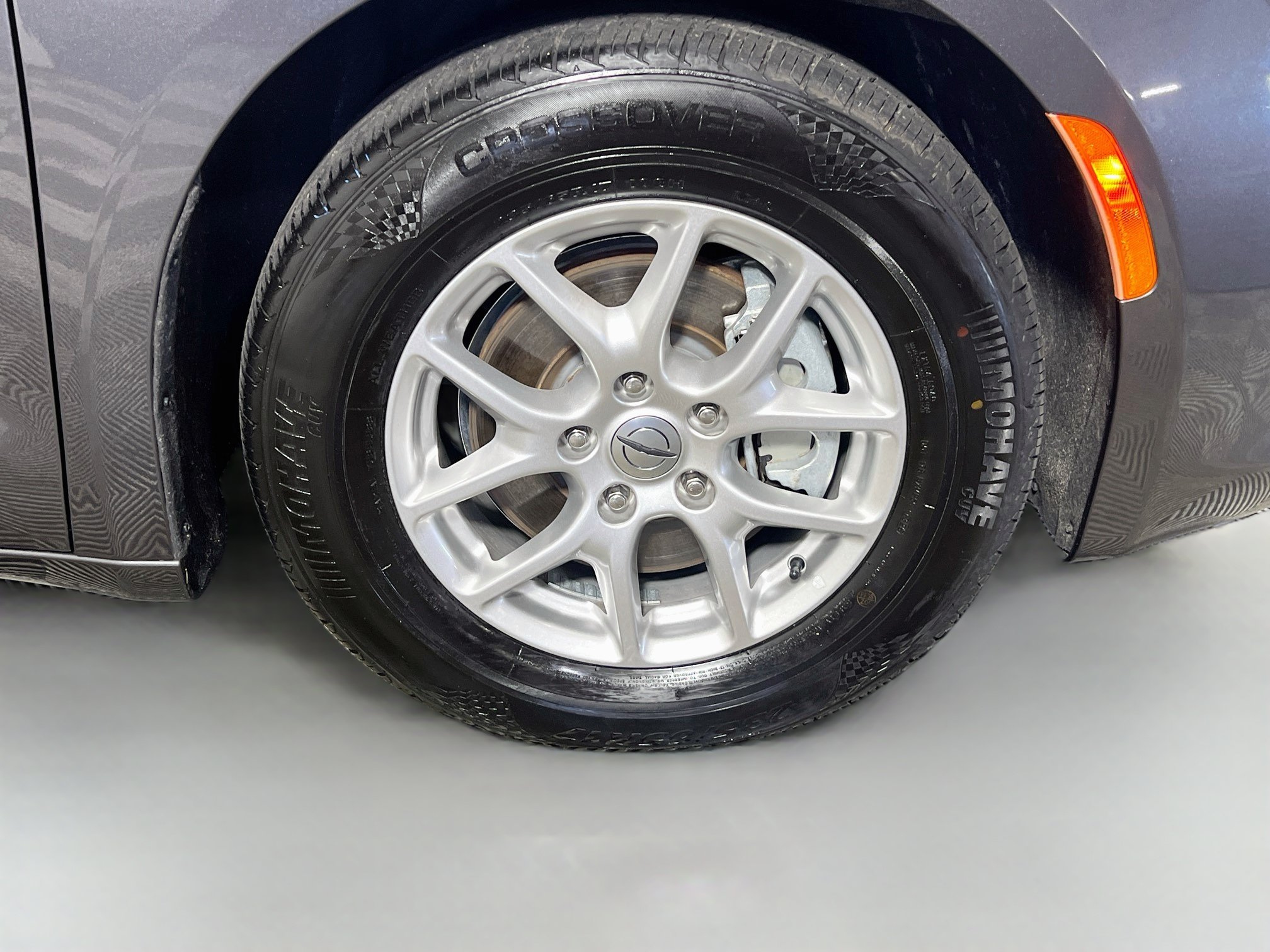 Used 2023 Chrysler Voyager LX FWD image 14