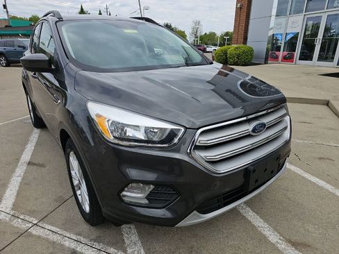 Used 2018 Ford Escape SE w/ SE Sync 3 Package FWD image 3