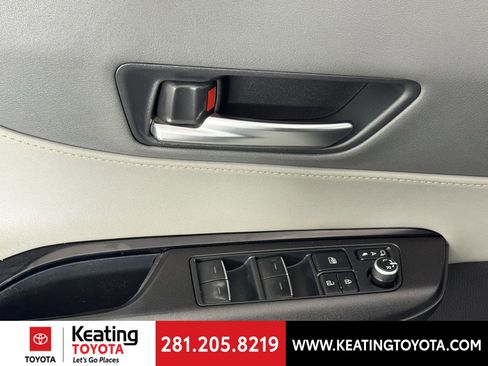 Certified 2021 Toyota Venza LE image 13