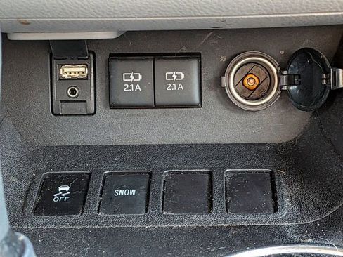 Used 2017 Toyota Highlander Plus image 22