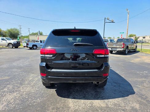 Used 2018 Jeep Grand Cherokee Altitude image 31