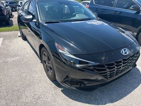 Certified 2022 Hyundai Elantra SEL FWD image 2