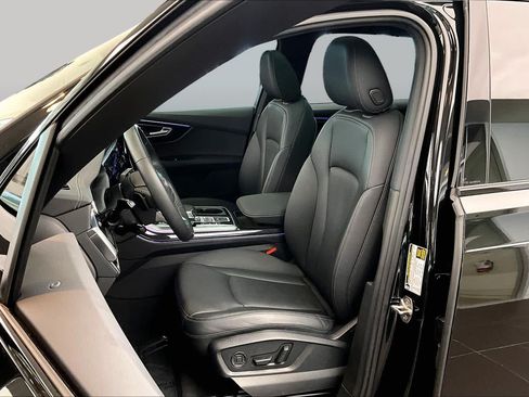Certified 2025 Audi Q7 2.0T Premium w/ Convenience Plus Package AWD/4WD image 8