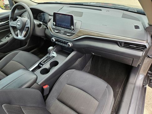 Used 2025 Nissan Altima 2.5 SV FWD image 30