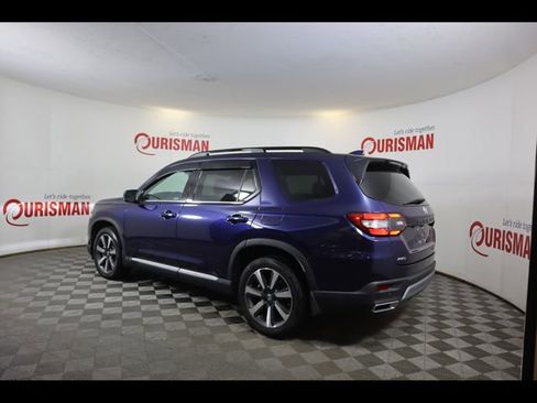 Used 2023 Honda Pilot Touring image 5