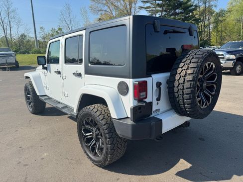 Used 2016 Jeep Wrangler Unlimited Sahara w/ Max Tow Package AWD/4WD image 3