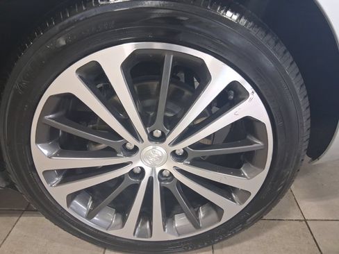 Used 2018 Buick Regal Essence FWD image 9